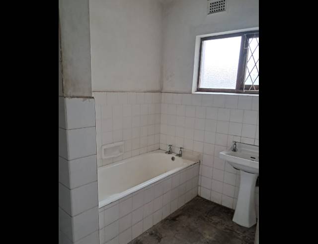 4 BEDROOM HOUSE FOR SALE IN SEA VIEW